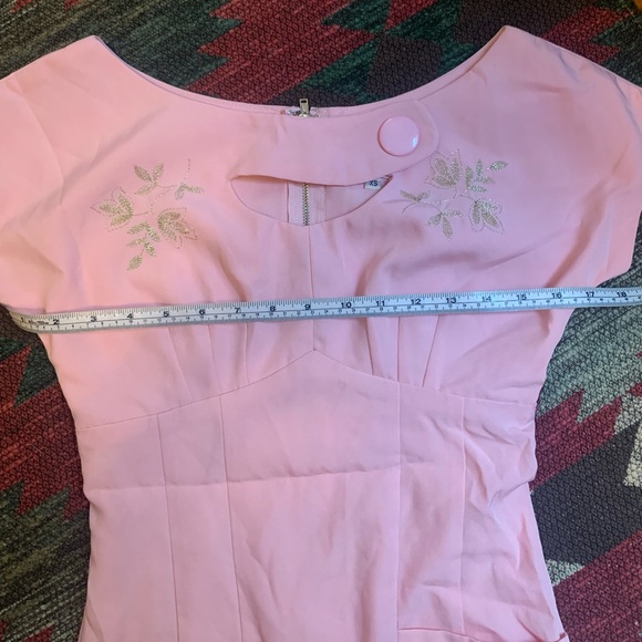 Tatyana pink pencil dress with gold embroidery and button accent - Picture 5 of 7